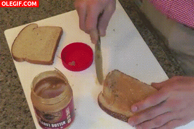 GIF: Preparando un sándwich de mantequilla de cacahuete