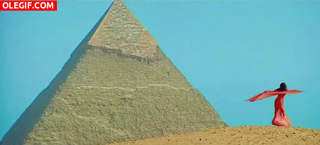 GIF: Bailando en las Pirámides de Egipto