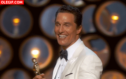 GIF: Matthew-Mcconaughey feliz con su Oscar