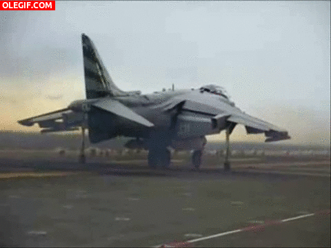 GIF: Harrier Jump Jet despegando