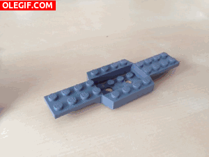 GIF: Coche de Lego
