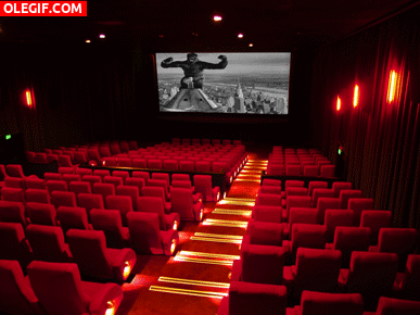 GIF: Viendo King Kong en el cine