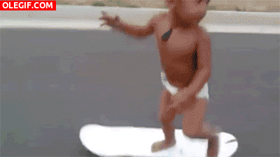 GIF: Mira a este bebé skater
