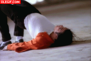 GIF: Michael Jackson haciendo abdominales