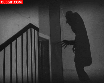 GIF: Nosferatu en la noche