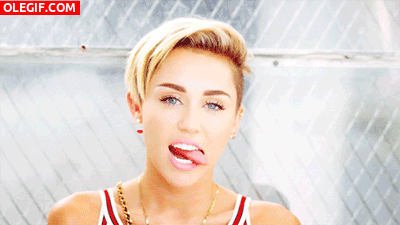 GIF: Miley Cyrus te guiña el ojo...