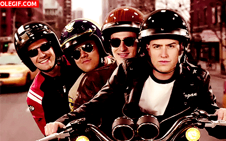 GIF: Big Time Rush viajando en moto