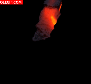 GIF: Lava caliente cayendo por la ladera