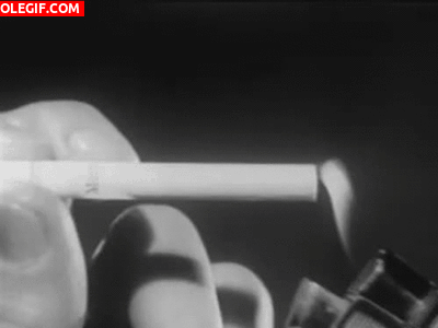 GIF: Encendiendo un cigarrillo