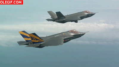 GIF: F-35 preparándose para aterrizar