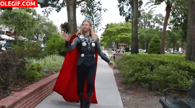 GIF: Cuando Thor se bebe un para de copas