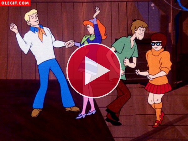 Personajes de "Scooby-Doo" en una fiesta