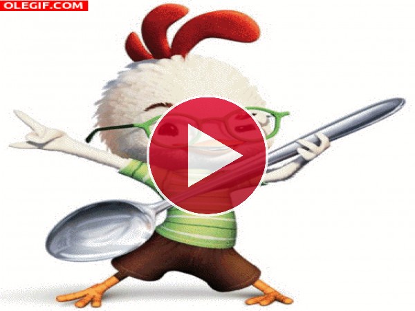 GIF: Chicken Little moviendo las caderas