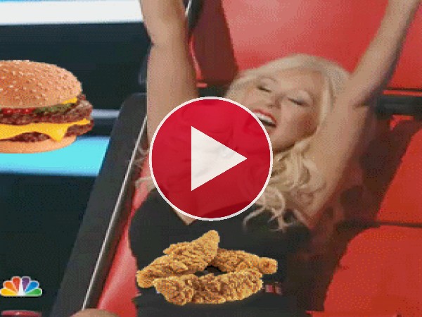 GIF: A Christina Aguilera le gusta la comida basura