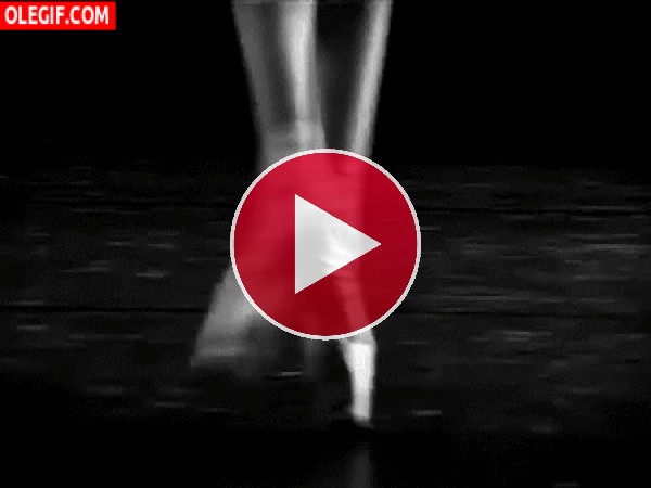 GIF: Los pies de una bailarina