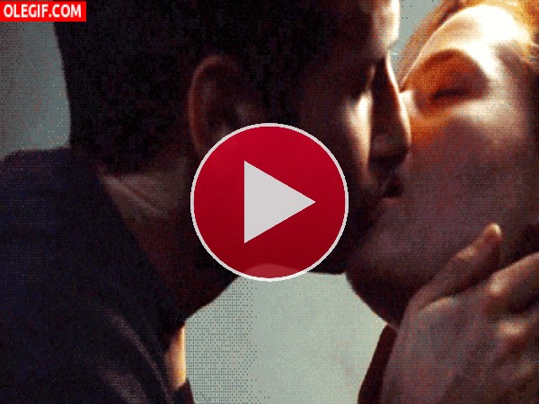 GIF: Beso entre Mulder yScully